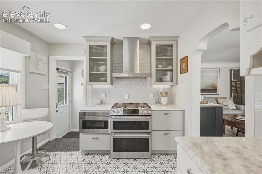 Image 16 of 44: Kitchen
