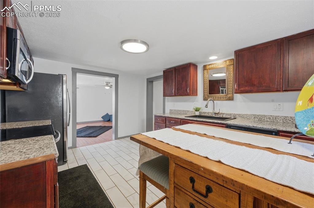 Image 16 of 48: View into the living room. 