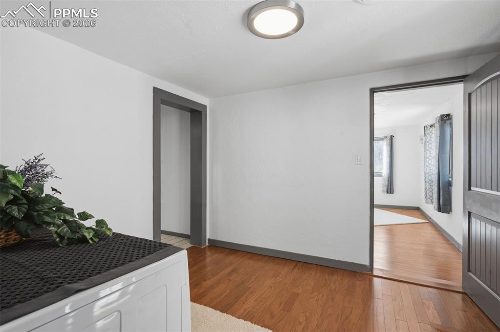 Image 19 of 48: Utility Room