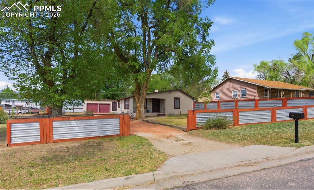 Image 47 of 48: Immaculate, complete and ready to go. 