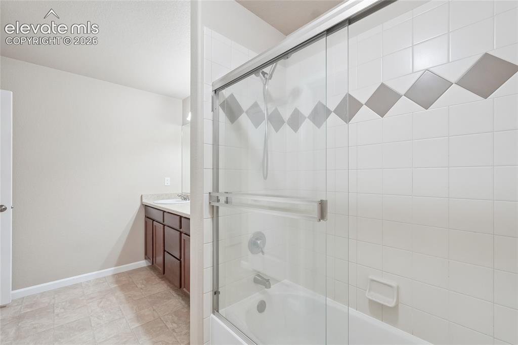 Image 14 of 19: Bathroom