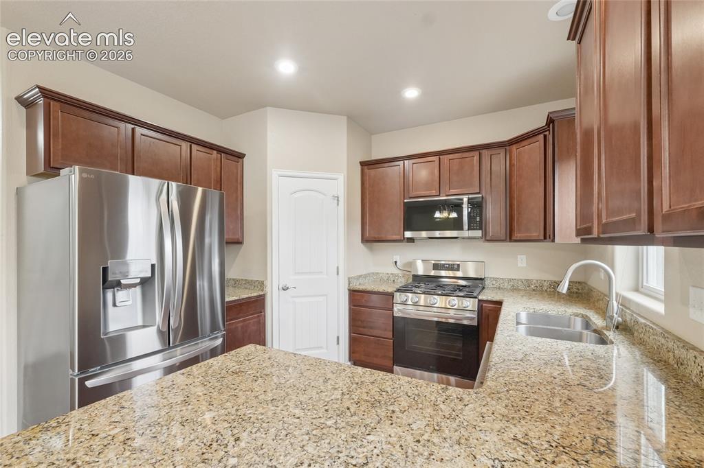Image 6 of 19: Kitchen