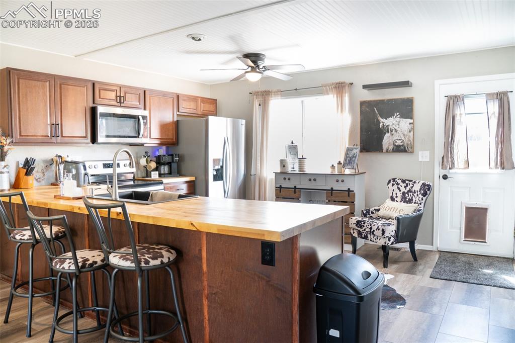 Image 10 of 44: Kitchen