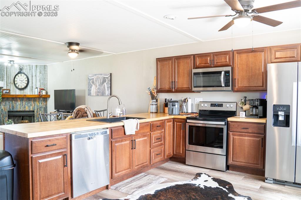 Image 13 of 44: Kitchen