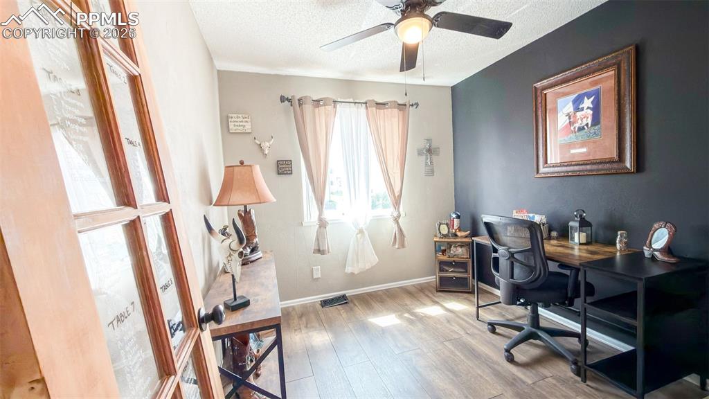 Image 24 of 44: Office