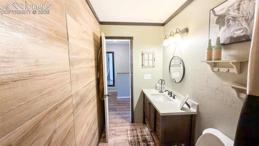 Image 27 of 44: Bathroom