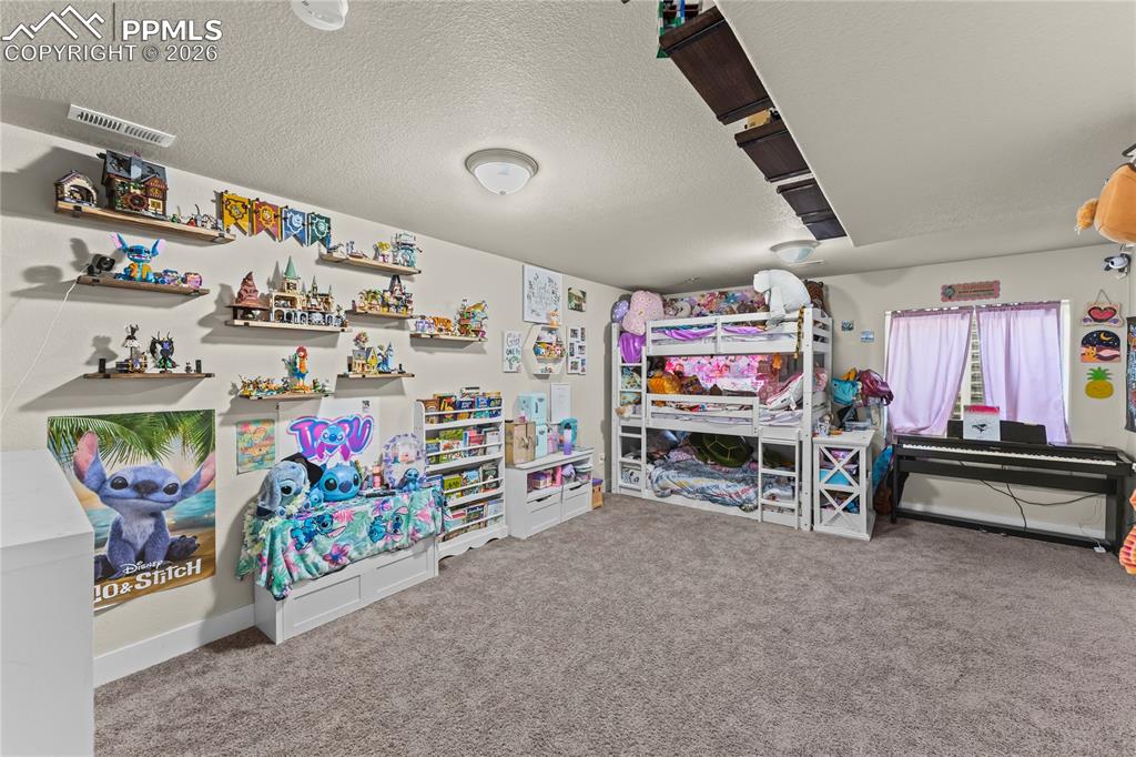 Image 17 of 26: Bedroom