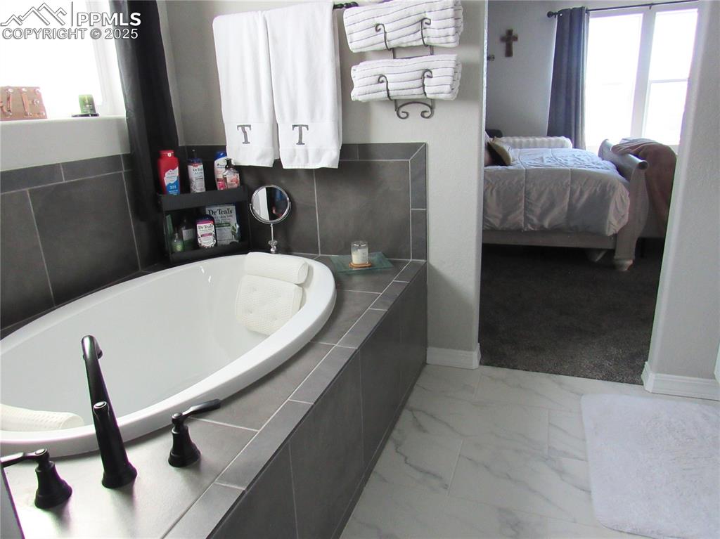 Image 20 of 37: Soaking tub