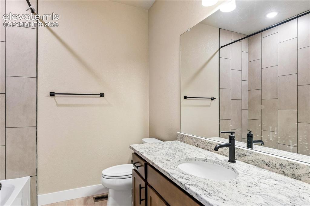 Image 11 of 22: Bathroom