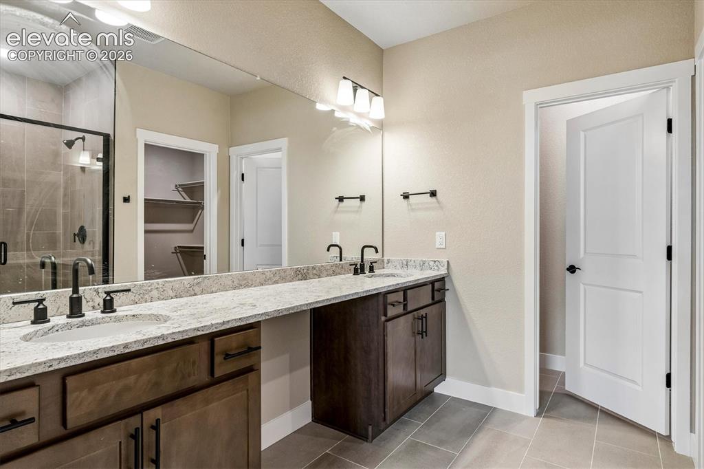 Image 18 of 22: Bathroom