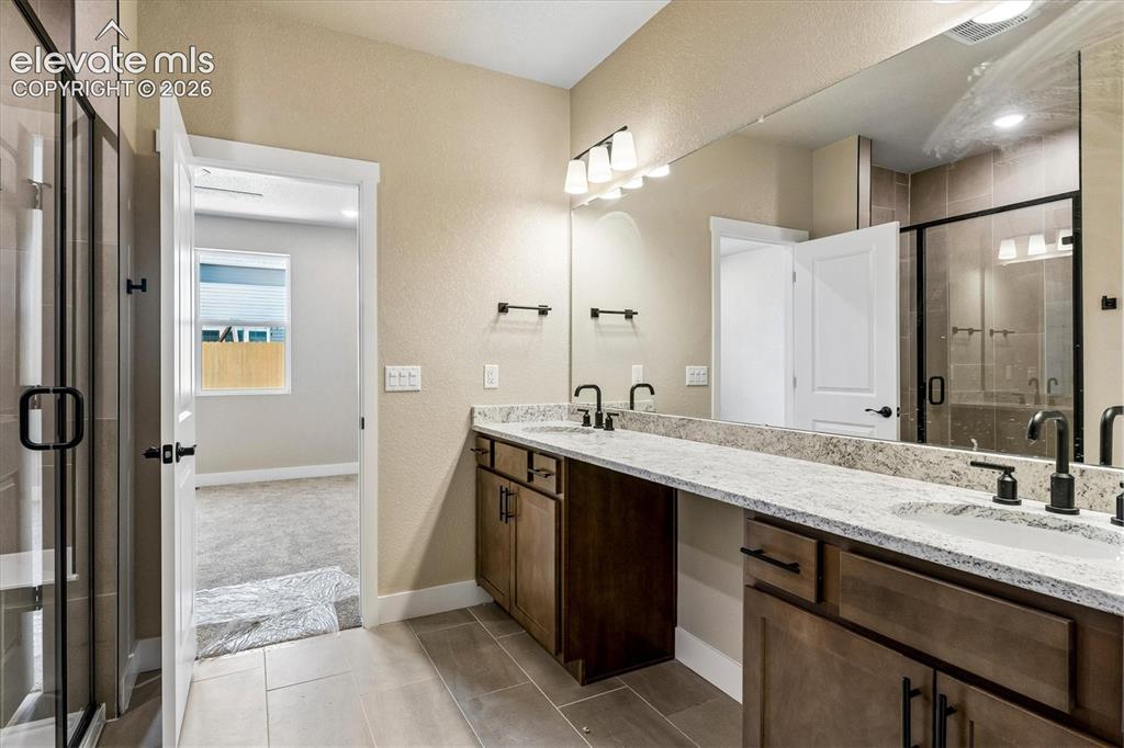 Image 19 of 22: Bathroom