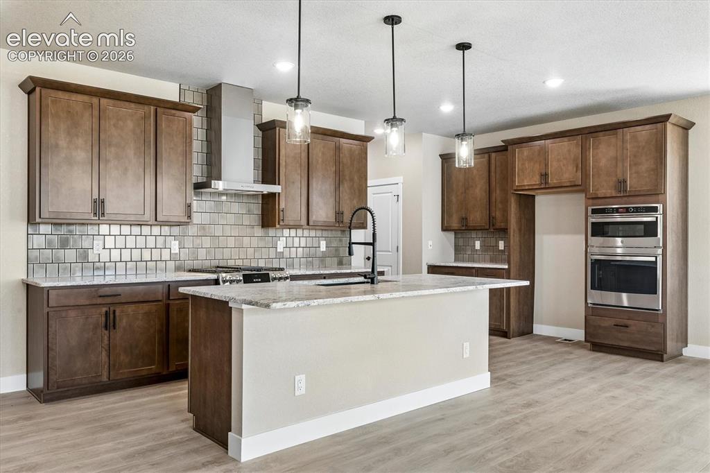Image 4 of 22: Kitchen