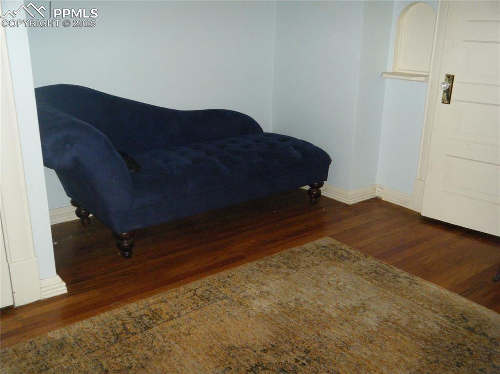 Image 16 of 30: Sitting Room