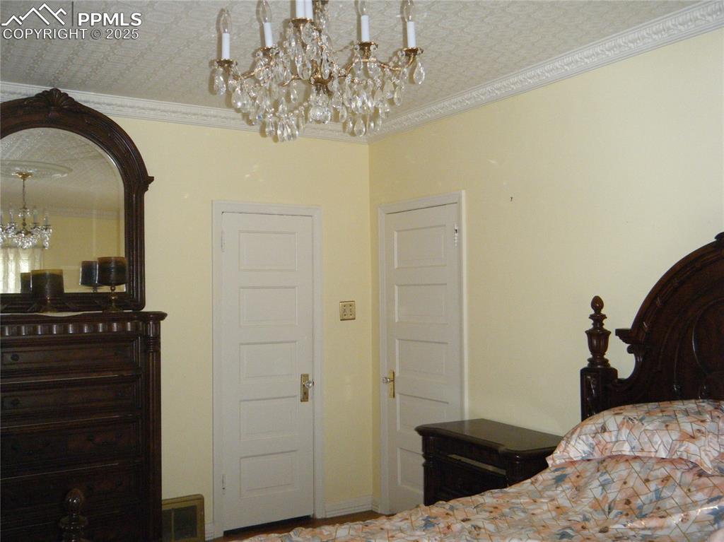 Image 18 of 30: Bedroom