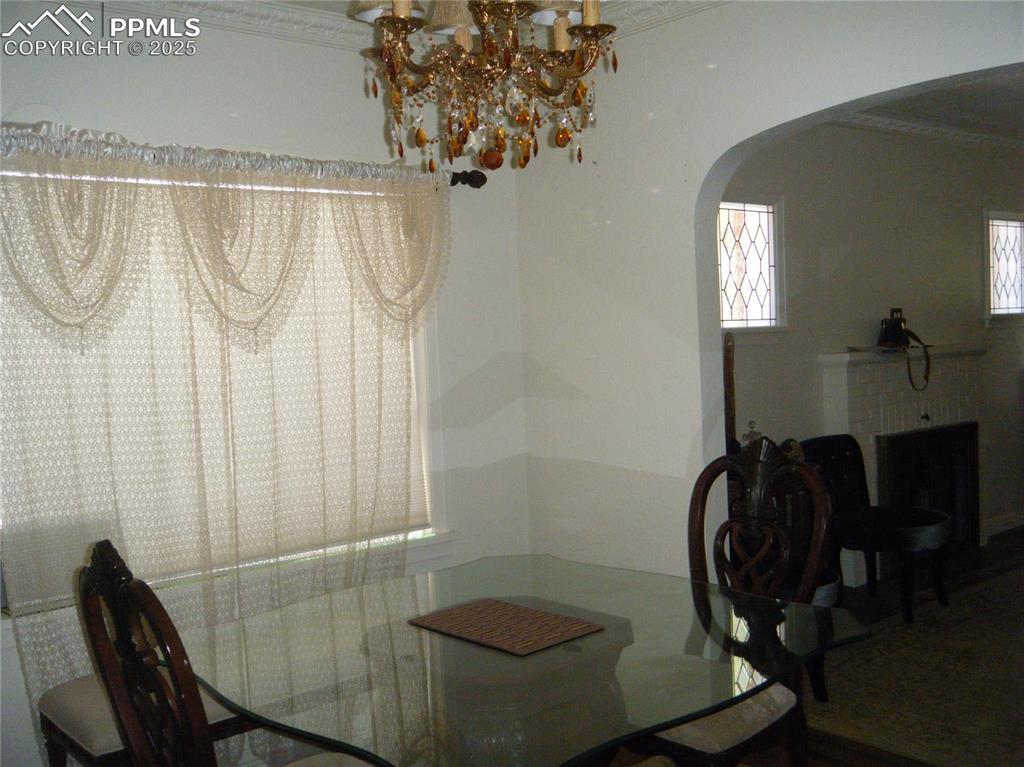 Image 4 of 30: Dining Area