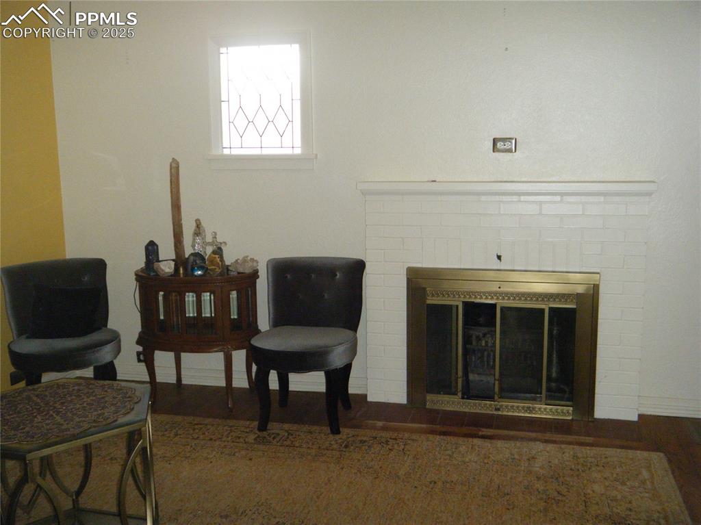 Image 6 of 30: Sitting Room