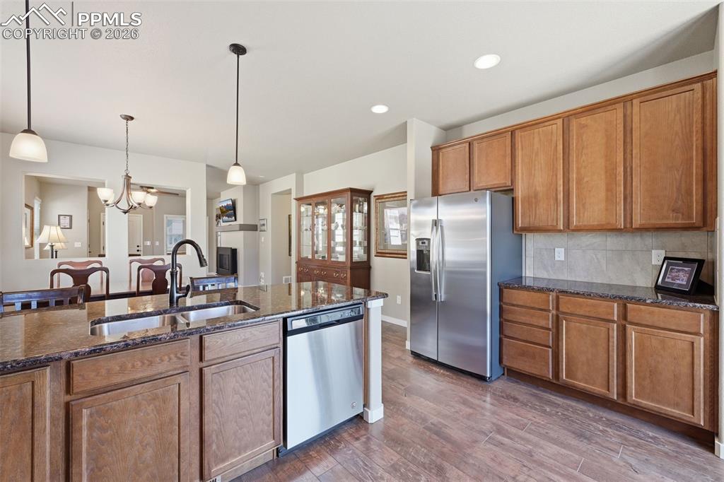 Image 12 of 30: Kitchen