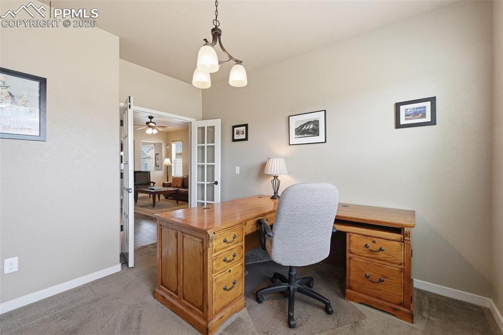 Image 15 of 30: Kitchen