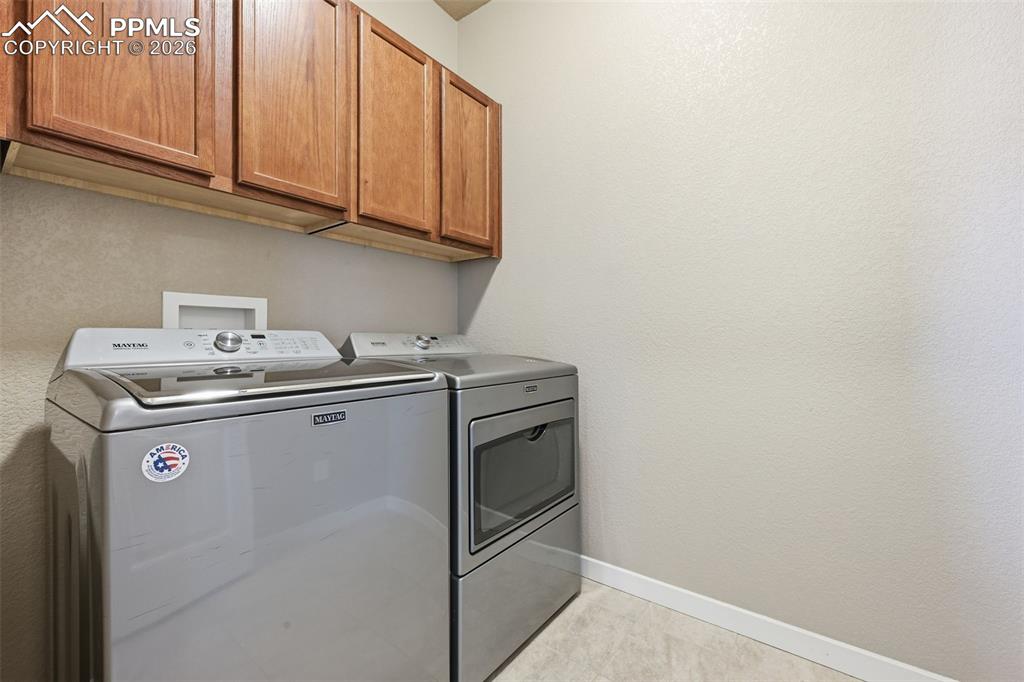 Image 23 of 30: Bedroom