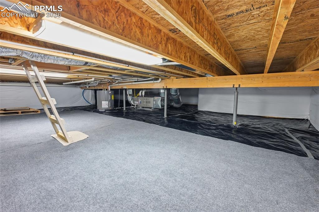 Image 24 of 30: Full bath next to 2nd bedroom