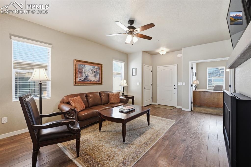 Image 7 of 30: Open concept