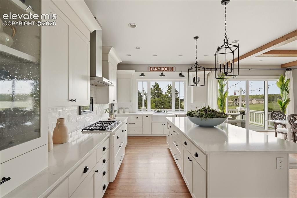 Image 11 of 50: Kitchen