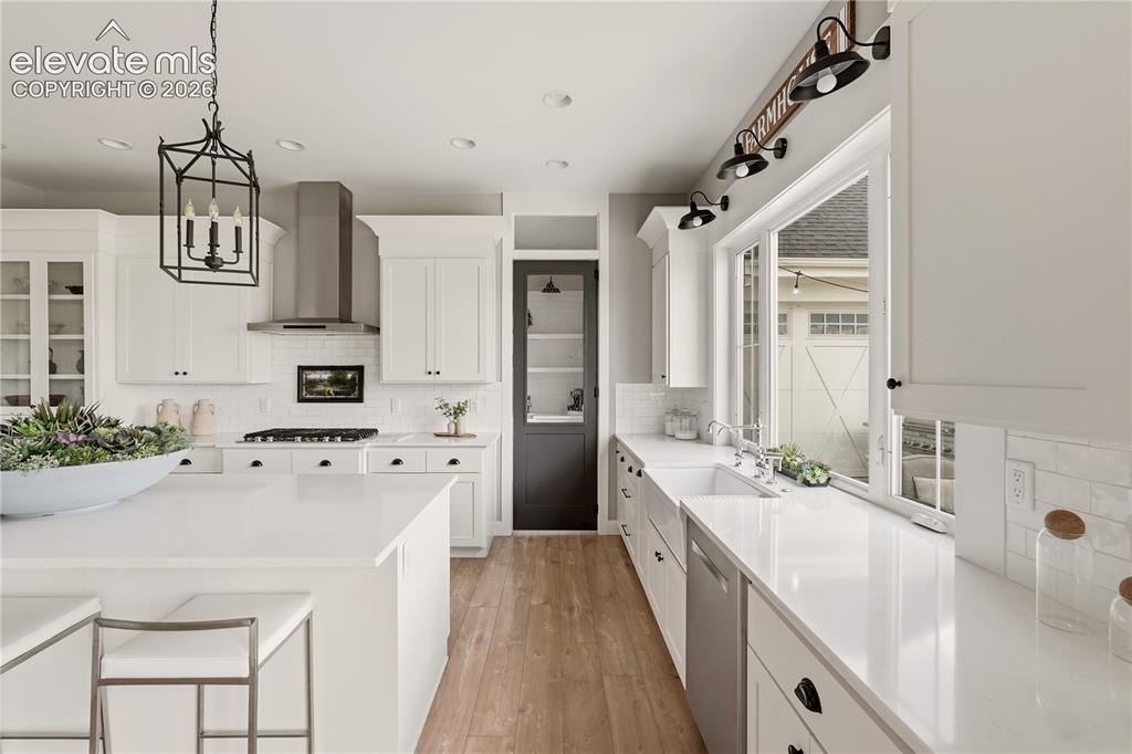 Image 16 of 50: Kitchen