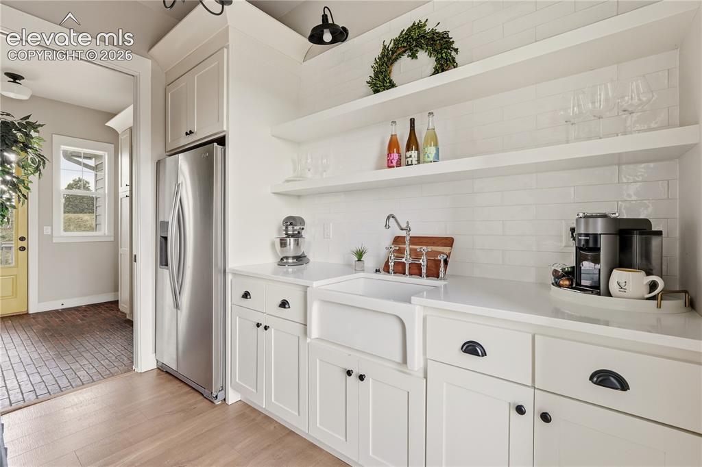 Image 19 of 50: Kitchen
