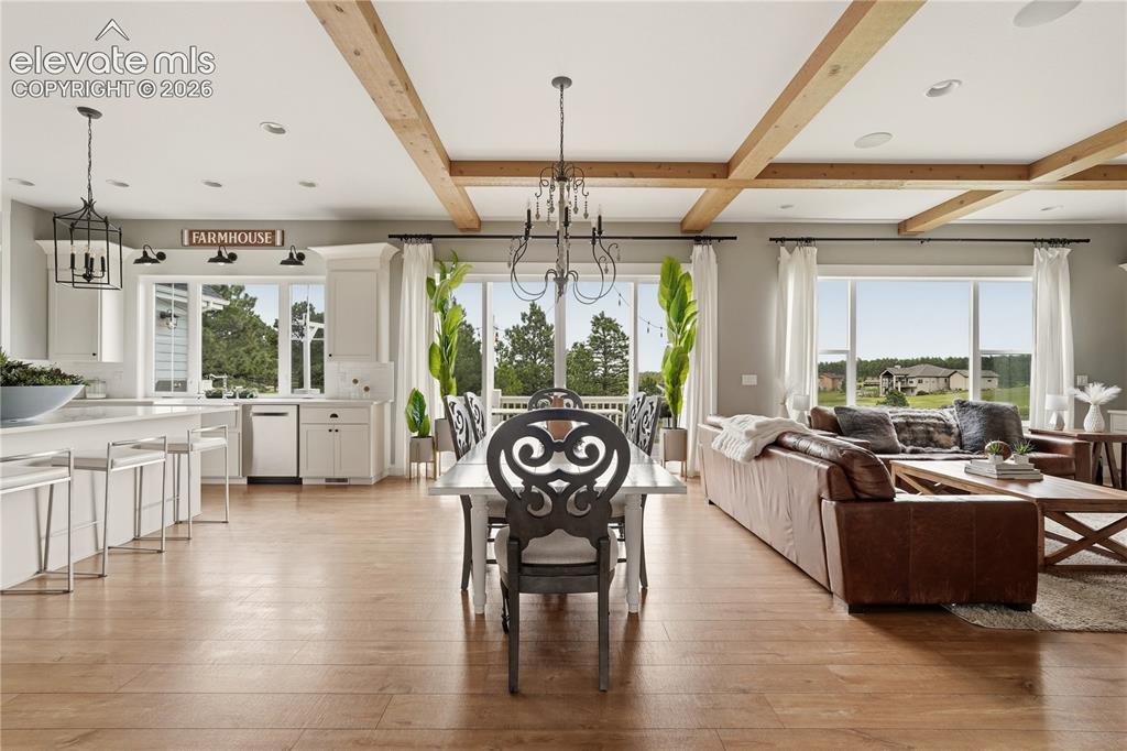 Image 4 of 50: Dining Area