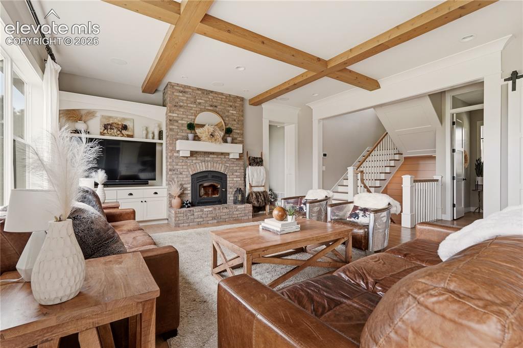 Image 9 of 50: Living Room