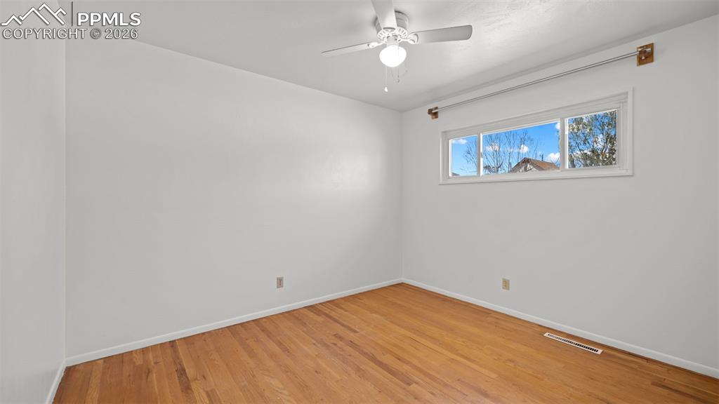 Image 10 of 26: Bedroom