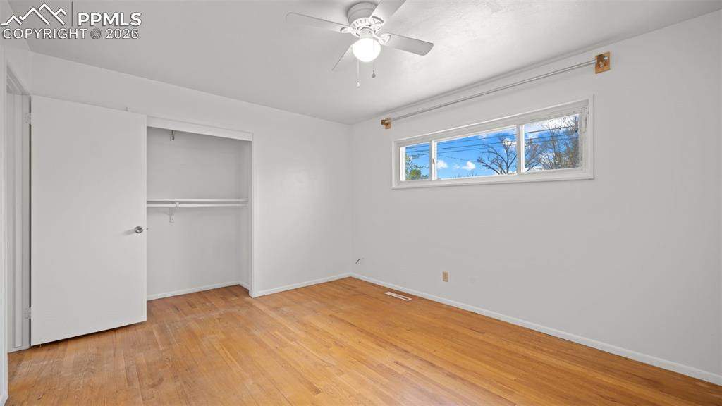 Image 12 of 26: Bedroom