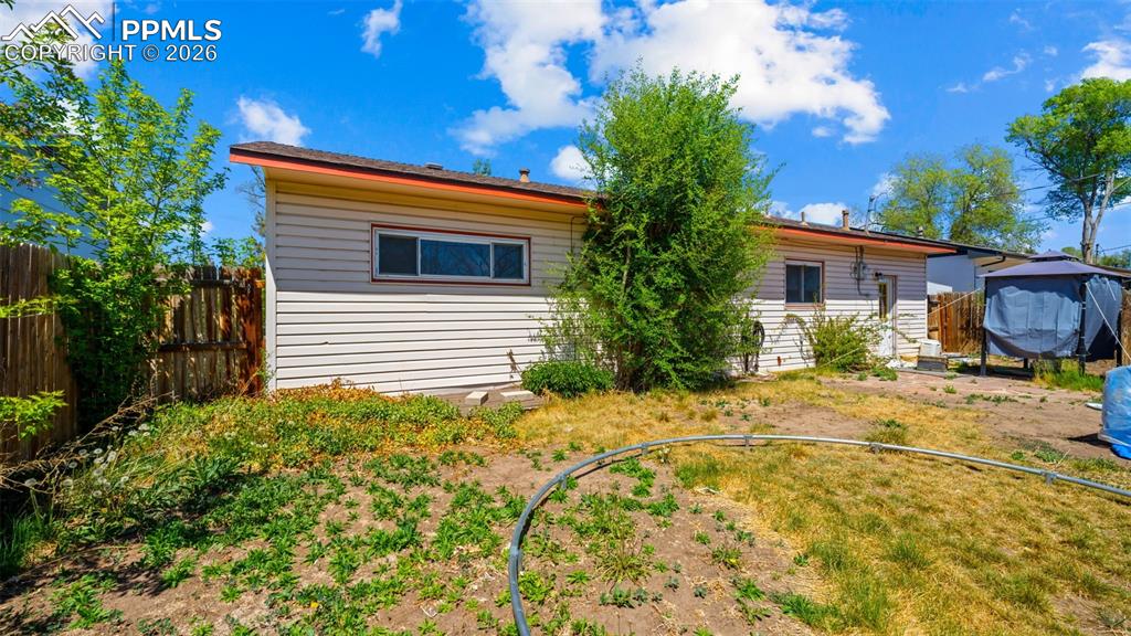 Image 18 of 26: Back of Structure