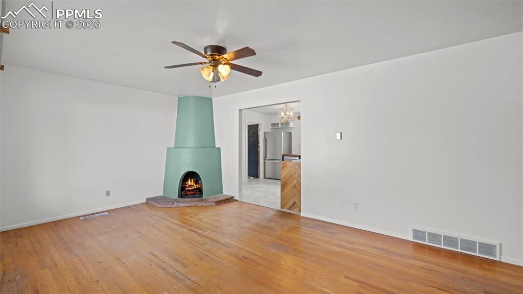 Image 2 of 26: Living Room