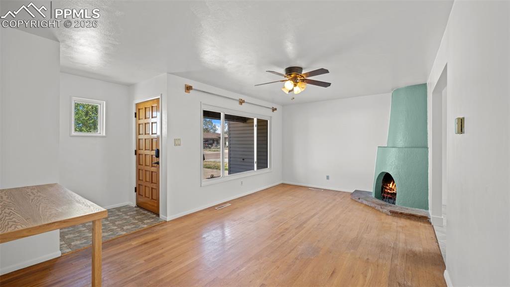 Image 3 of 26: Living Room