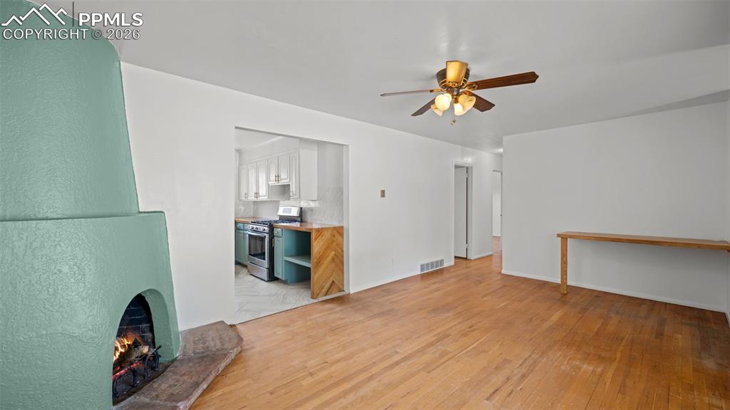 Image 4 of 26: Living Room