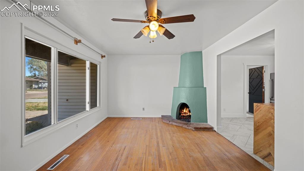 Image 5 of 26: Living Room