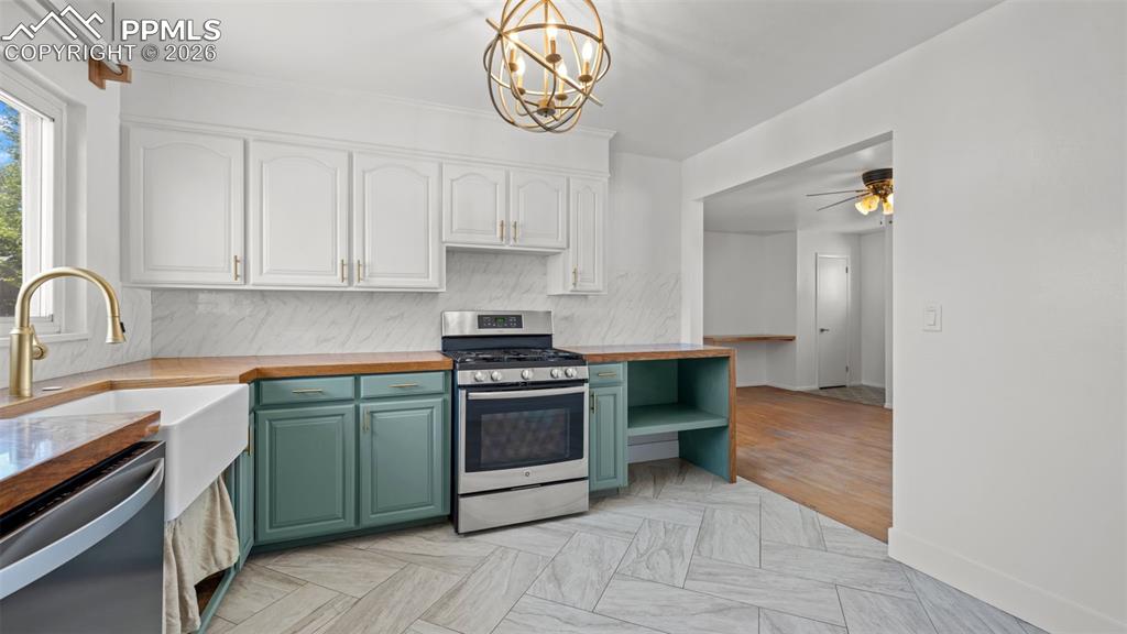 Image 9 of 26: Kitchen