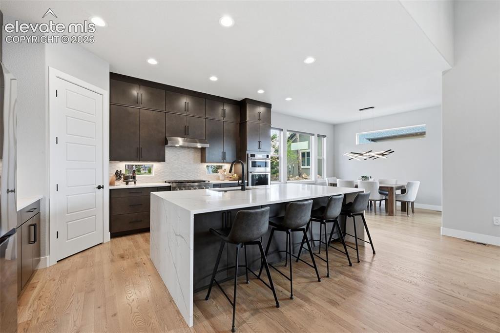 Image 15 of 50: Kitchen