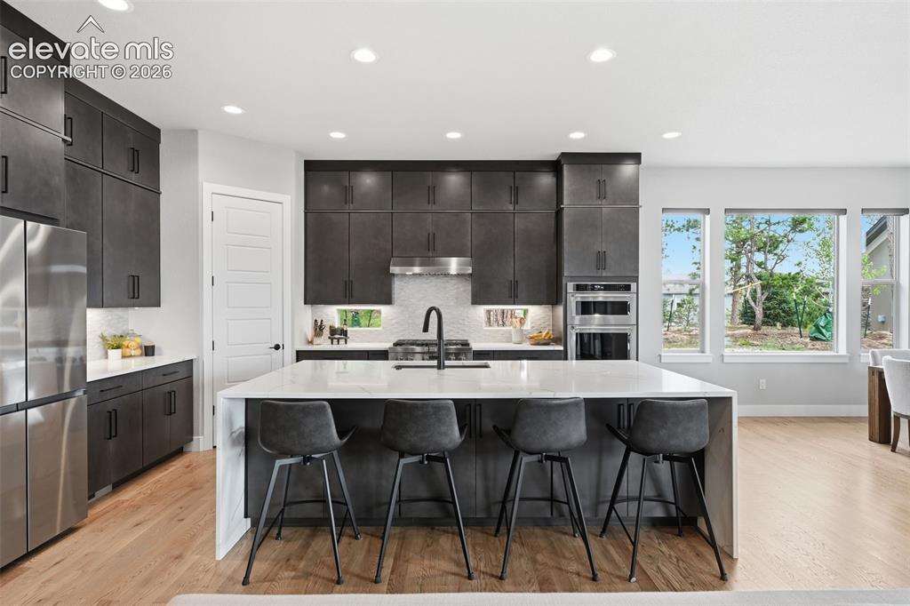 Image 16 of 50: Kitchen