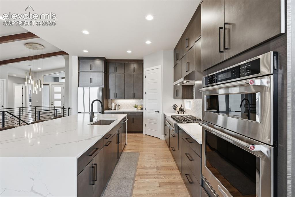 Image 17 of 50: Kitchen