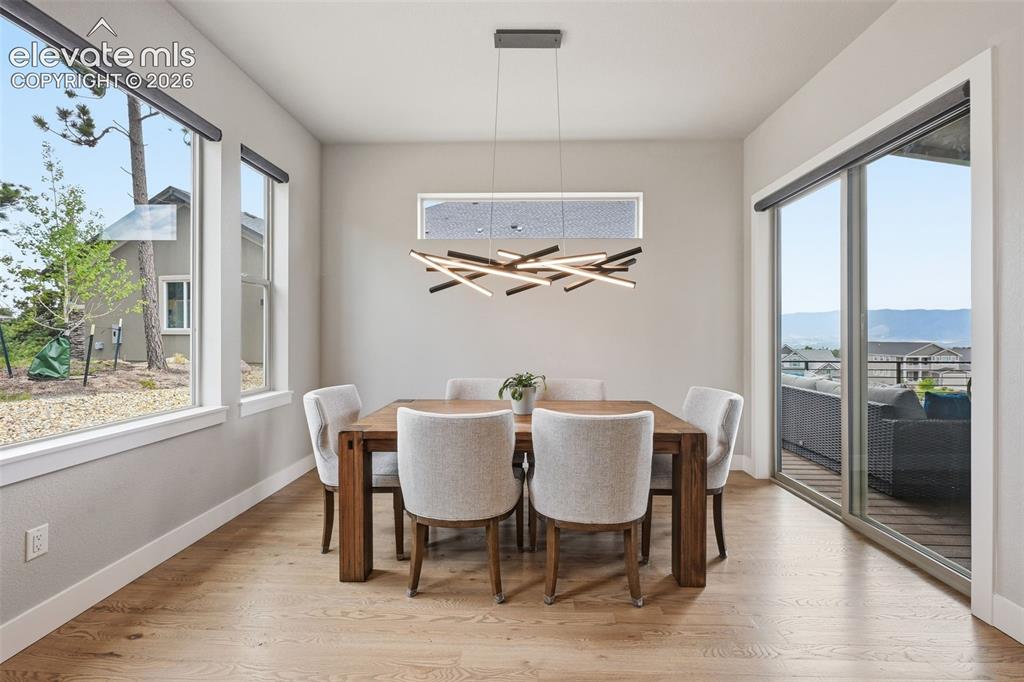 Image 19 of 50: Dining Area