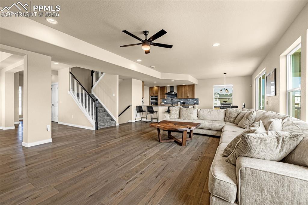 Image 17 of 42: Living Room