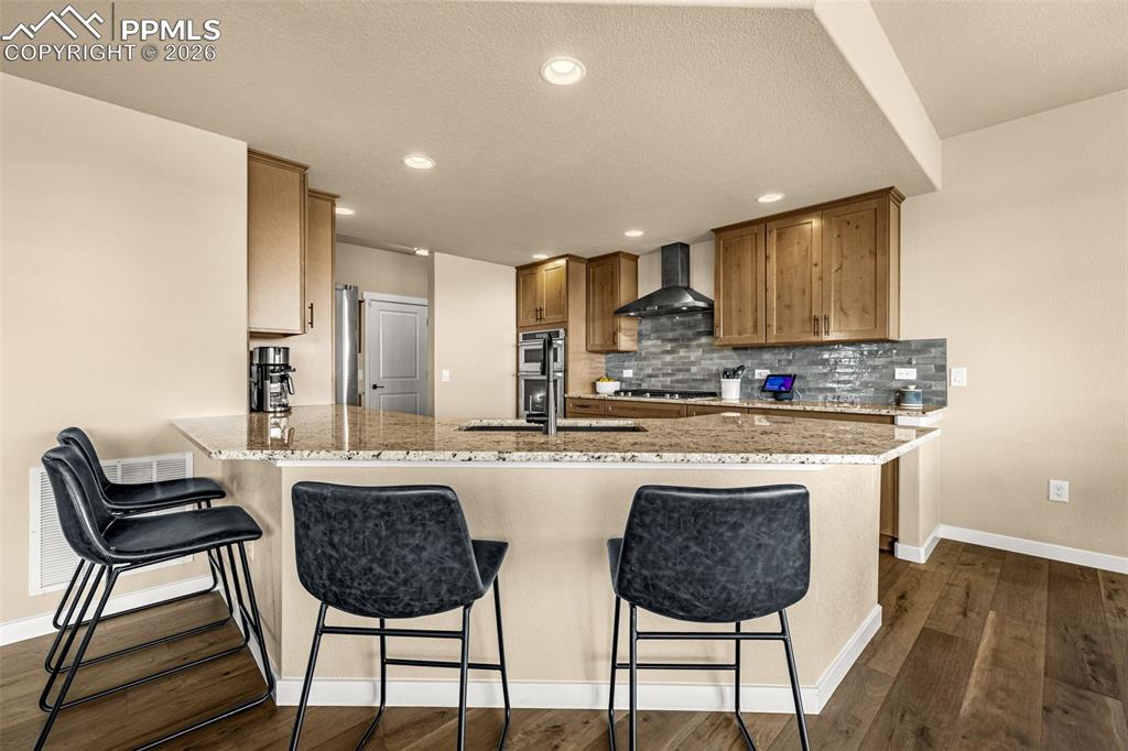 Image 19 of 42: Kitchen