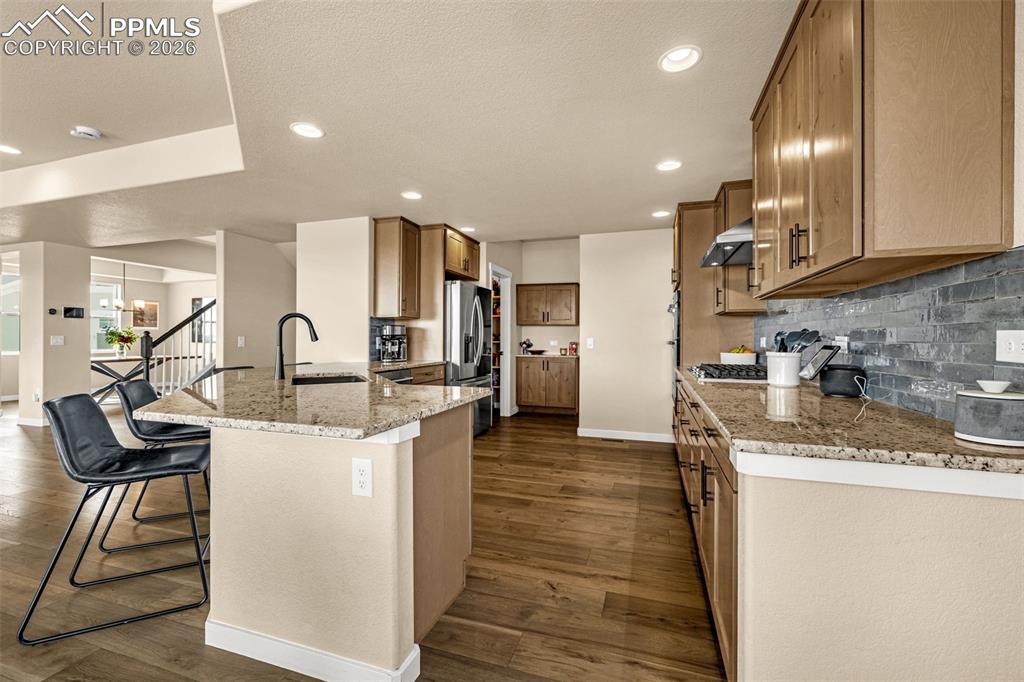 Image 22 of 42: Kitchen