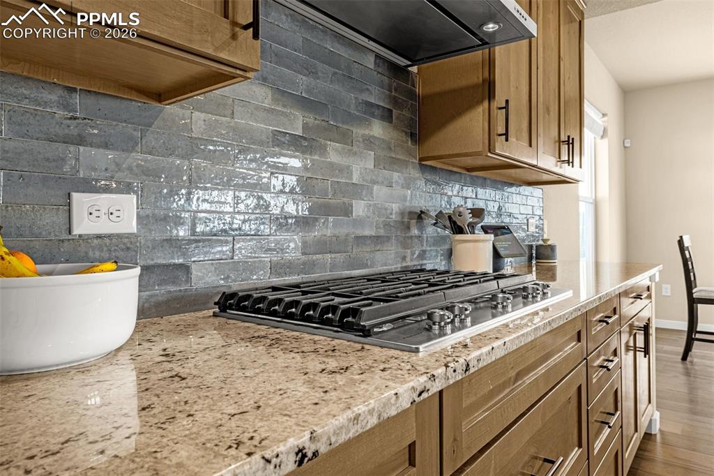 Image 7 of 42: Kitchen