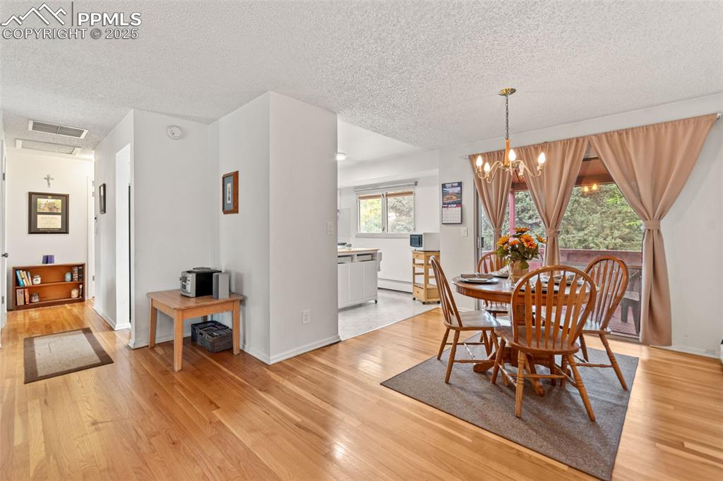 Image 11 of 44: Dining Area
