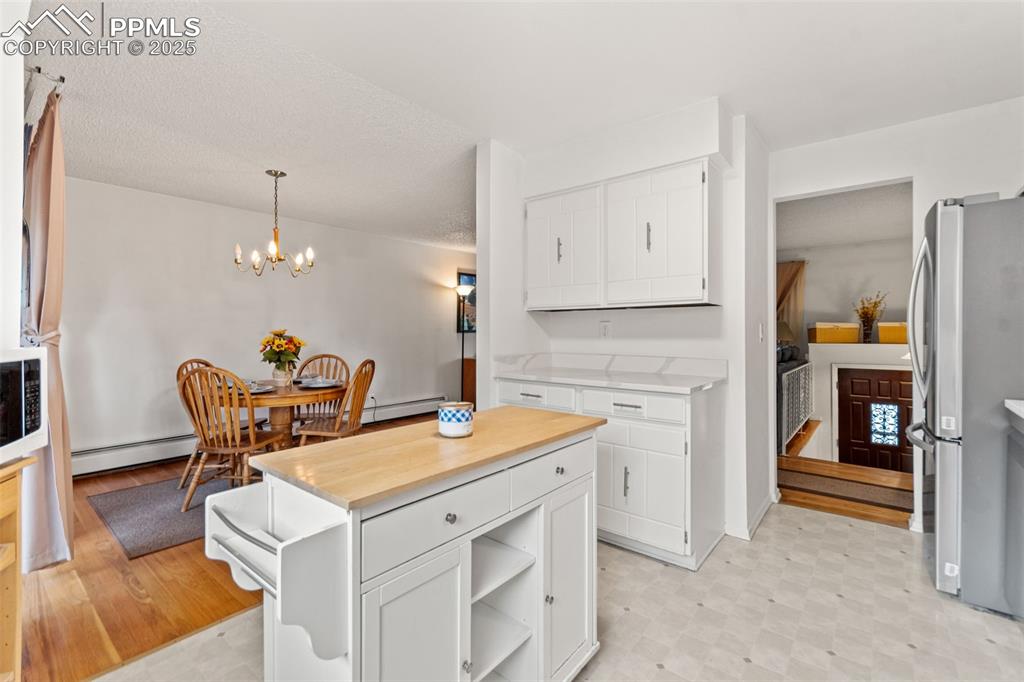 Image 16 of 44: Kitchen