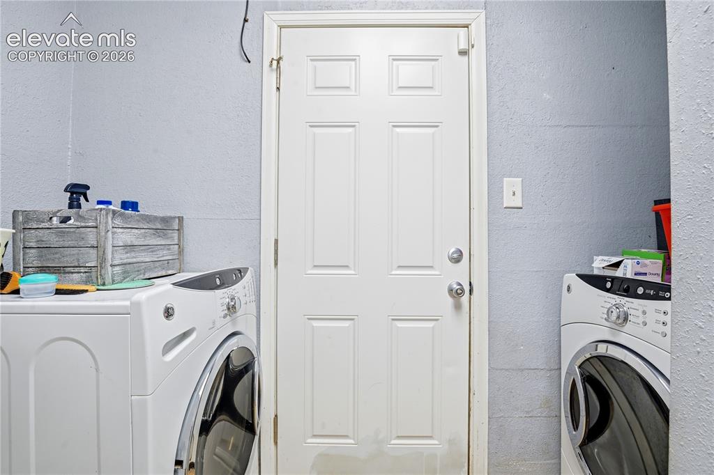 Image 15 of 28: Laundry
