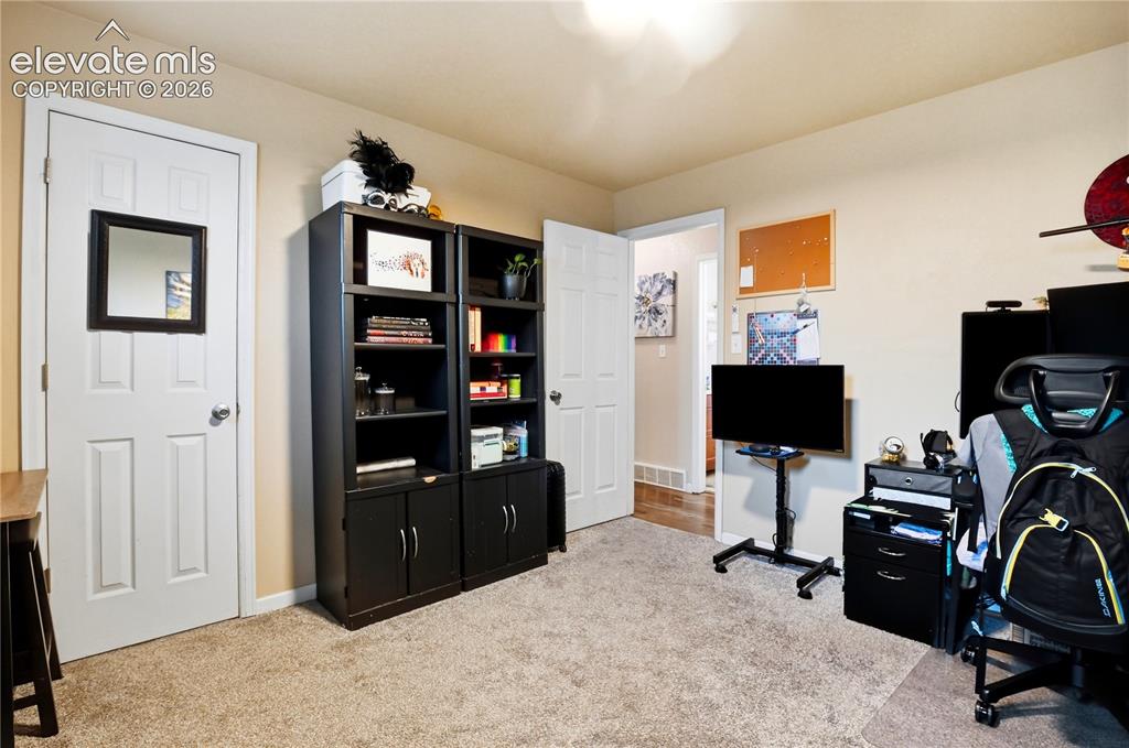 Image 19 of 28: Office